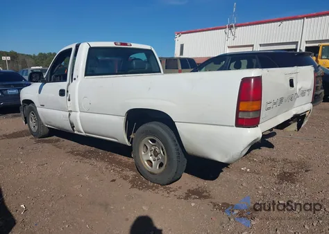 2000 Chevrolet Silverado 1500 z USA, uszkodzony, nr VIN 1GCEC14V2YE255188